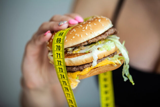 motivul-surprinzator-pentru-care-nu-reusesti-sa-slabesti-si-ai-pofte-alimentare-exagerate