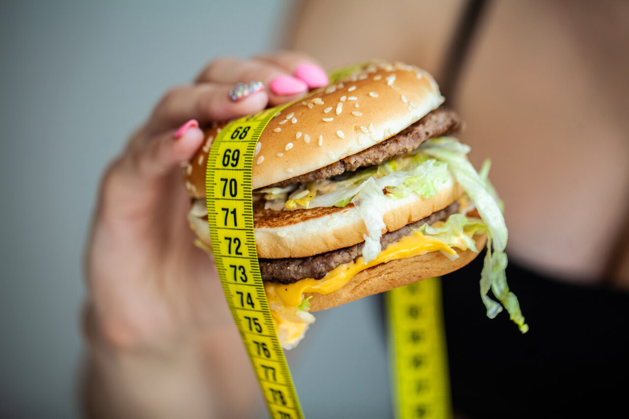 motivul-surprinzator-pentru-care-nu-reusesti-sa-slabesti-si-ai-pofte-alimentare-exagerate