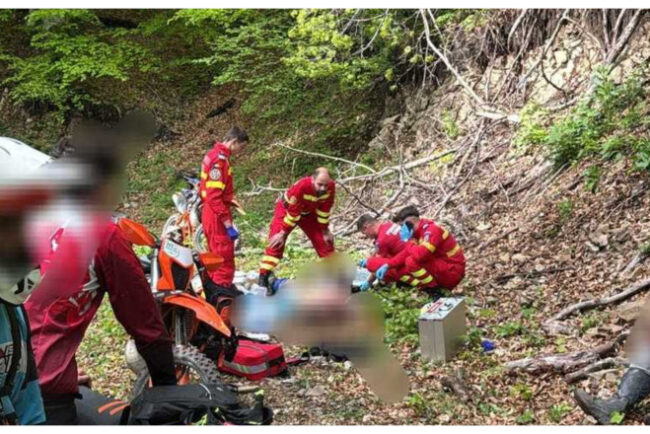 un-tanar-de-19-ani-a-murit-dupa-ce-a-cazut-cu-motocicleta-intr-o-prapastie,-in-timpul-unei-curse-de-enduro-in-bistrita-nasaud