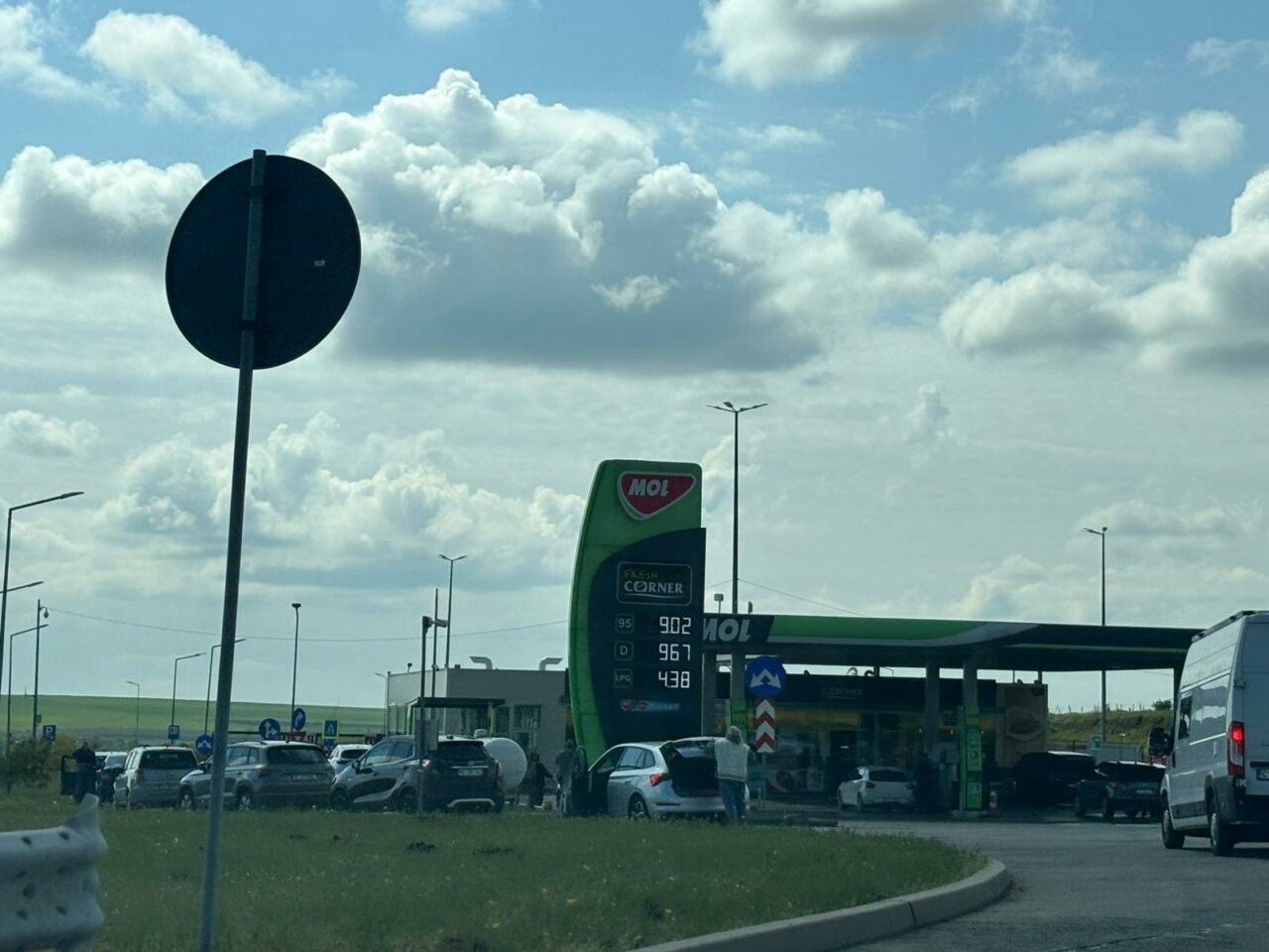 compania-maghiara-mol-raporteaza-vanzari-record-de-carburanti-in-romania-in-primul-trimestru-din-2026.-cu-3000-de-tone-peste-maximele-ultimilor-ani