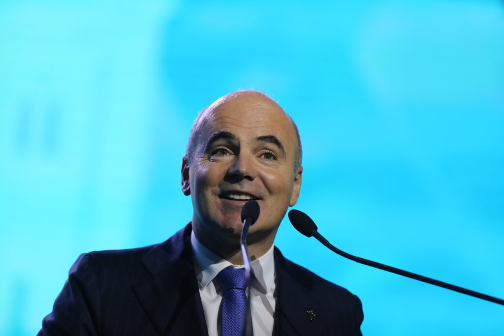 rares-bogdan:-romania-poate-deveni-el-dorado-investitional,-dar-este-blocata-de-prostie-si-jocuri-politice-marunte