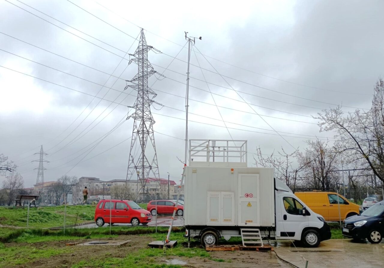 autoritatile-din-iasi-ar-fi-gasit-sursa-mirosului-oribil-care-a-paralizat-doua-cartiere.-locatara:-s-a-impregnat-in-casa,-in-sufletele-noastre