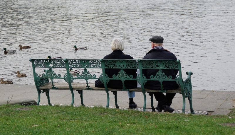 un-studiu-arata-ca-locul-in-care-traiesti-iti-poate-accelera-imbatranirea.-genele-nu-mai-sunt-singura-explicatie