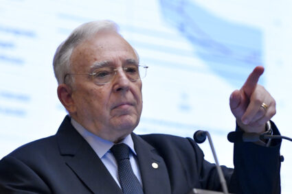 isarescu-critica-ancheta-intelegerilor-intre-banci-pentru-cresterea-ratelor:-n-avem-voie-sa-ridicam-dobanzile?-ne-aparam-cu-tarie-piata-monetara