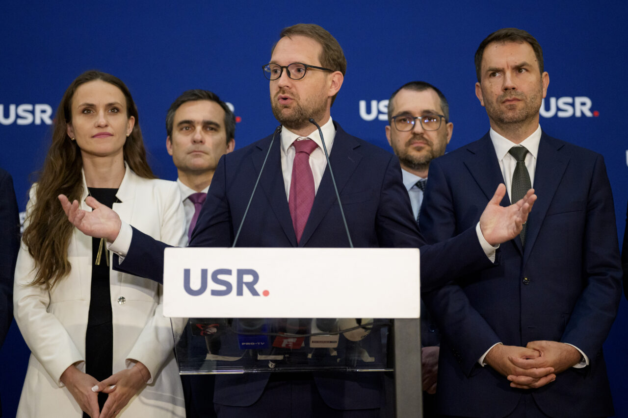 usr-ataca-legea-ong-urilor:-asta-nu-se-cheama-transparenta.-se-cheama-intimidare-/-nu-votati-pentru-a-pune-romania-pe-lista-rusiei-si-belarusului