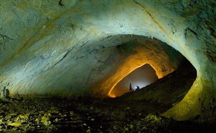 locul-unic-in-lume-care-se-afla-in-romania.-te-simti-ca-intr-un-film-sf,-nu-exista-lumina,-iar-aerul-abia-se-poate-respira