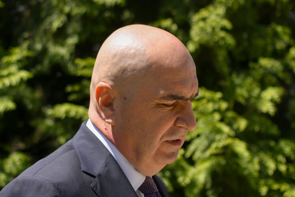 bolojan-nu-este-o-piedica”.-premierul-demis-ii-intoarce-mingea-lui-grindeanu