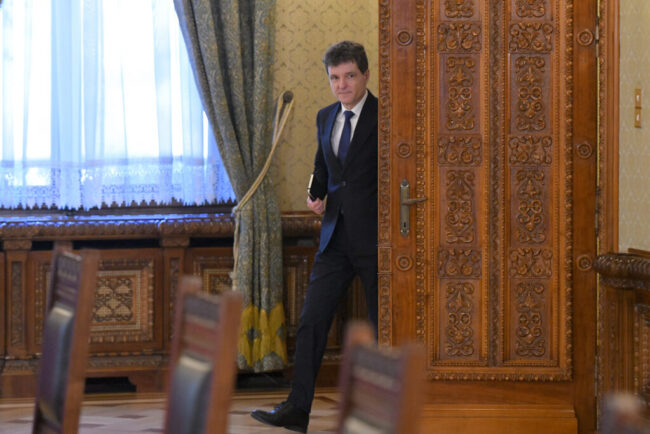 nicusor-dan-are-azi-consultari-cu-liderii-grupurilor-parlamentare-uniti-pentru-romania,-pace-–-intai-romania-si-parlamentarii-neafiliati
