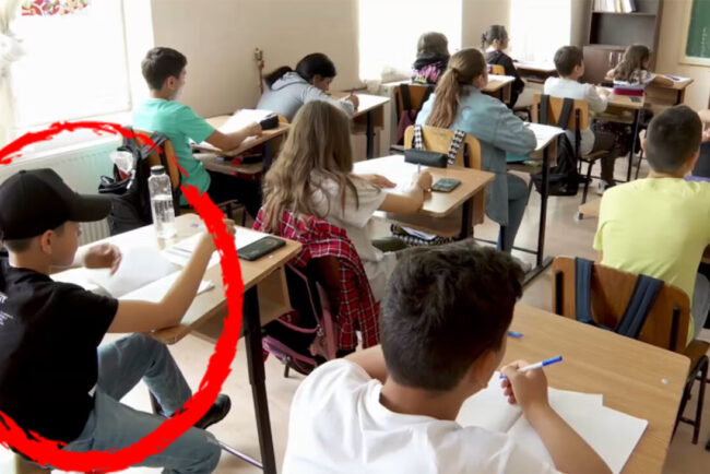 psihologii-spun-ca-toti-oamenii-care-au-stat-in-ultima-banca,-atunci-cand-erau-elevi,-au-aceasta-trasatura-comuna-acum,-la-maturitate