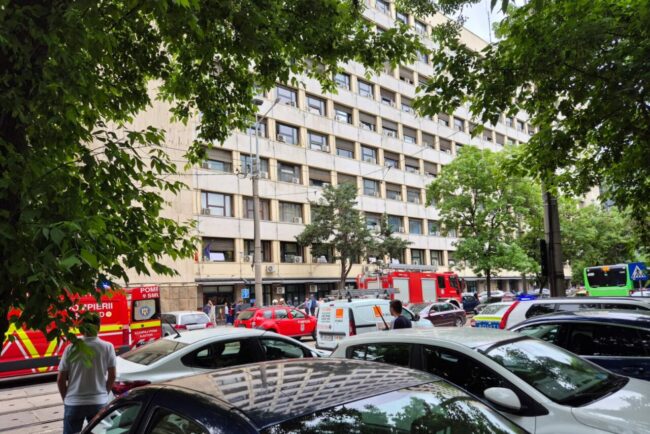 ce-a-cauzat-caderea-liftului-de-la-etajul-4-de-la-ministerul-transporturilor.-inauntru-se-aflau-sapte-persoane
