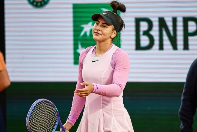 a-inceput-sa-planga-in-hohote-pe-terenul-de-la-roland-garros-spre-stupefactia-spectatorilor.-reactia-biancai-andreescu