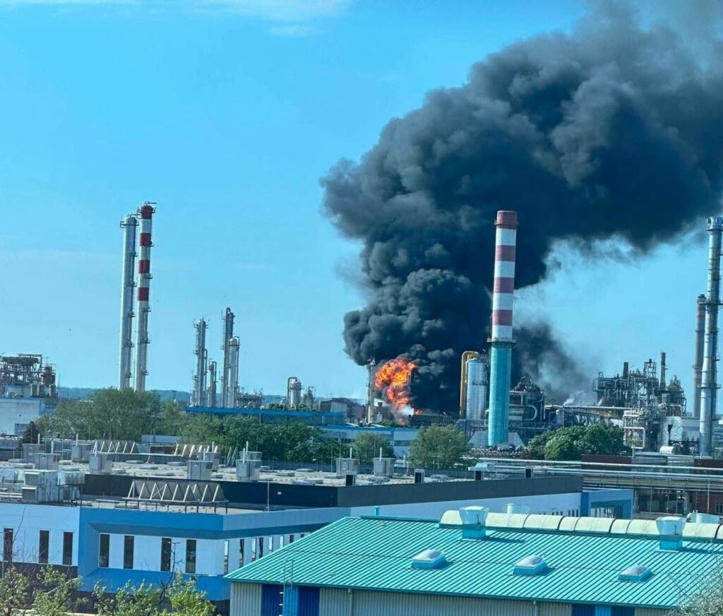 explozie-la-un-complex-petrochimic-mol-din-ungaria.-o-persoana-a-murit,-altele-sunt-ranite