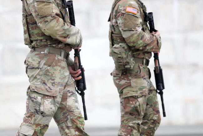 soldatii-austrieci-vor-putea-sa-isi-prinda-parul-in-coc-sau-coada.-decizia-se-aplica-atat-la-femei,-cat-si-la-barbati