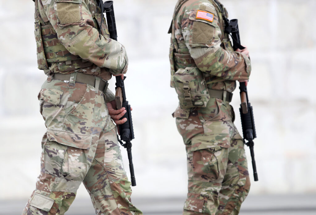 soldatii-austrieci-vor-putea-sa-isi-prinda-parul-in-coc-sau-coada.-decizia-se-aplica-atat-la-femei,-cat-si-la-barbati
