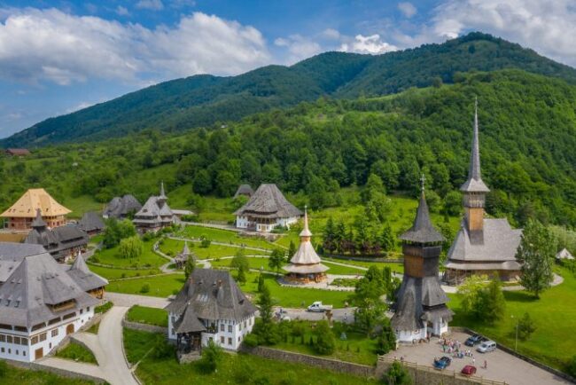 locuri-superbe-din-romania-pe-care-sa-le-vizitezi-in-vara-2026.-destinatiile-care-te-vor-face-sa-uiti-de-vacantele-din-strainatate