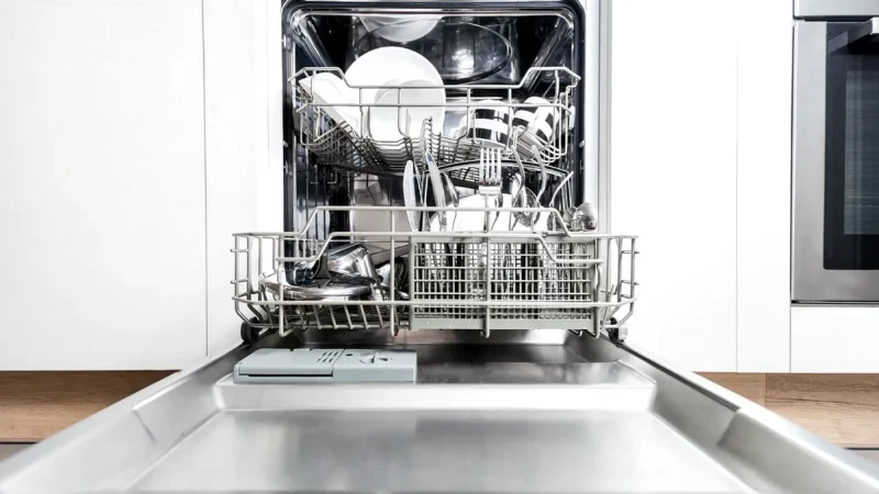 usa-masinii-de-spalat-vase-se-deschide-imediat-dupa-program-sau-trebuie-sa-mai-astepti?-diferenta-care-poate-conta