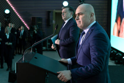 crin-antonescu:-i-am-cerut-lui-ilie-bolojan-sa-candideze-la-prezidentiale
