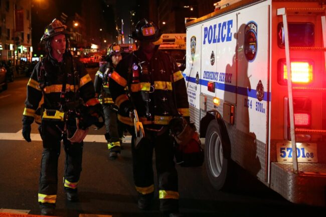 un-mort-si-alte-36-de-persoane-ranite-in-urma-unei-explozii-la-un-santier-naval-din-new-york