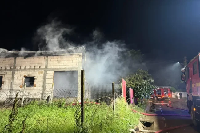 casa-lovita-de-fulger,-in-galati.-incendiul-izbucnit-a-mistuit-vila-de-140-de-metri-patrati