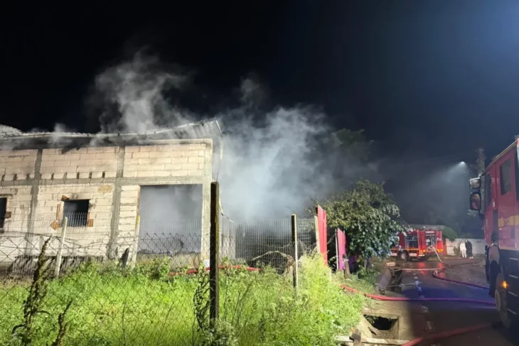 casa-lovita-de-fulger,-in-galati.-incendiul-izbucnit-a-mistuit-vila-de-140-de-metri-patrati