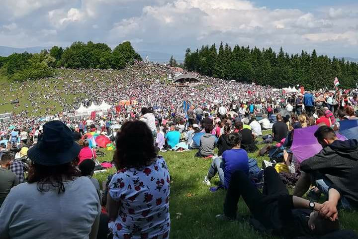 156-de-pelerini-au-avut-nevoie-de-asistenta-medicala-la-procesiunea-de-la-sumuleu-ciuc-numarul-participantilor-a-fost-de-330.000