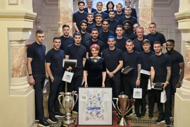ceremonie-in-banie.-campionii-romaniei,-cetateni-de-onoare-ai-craiovei