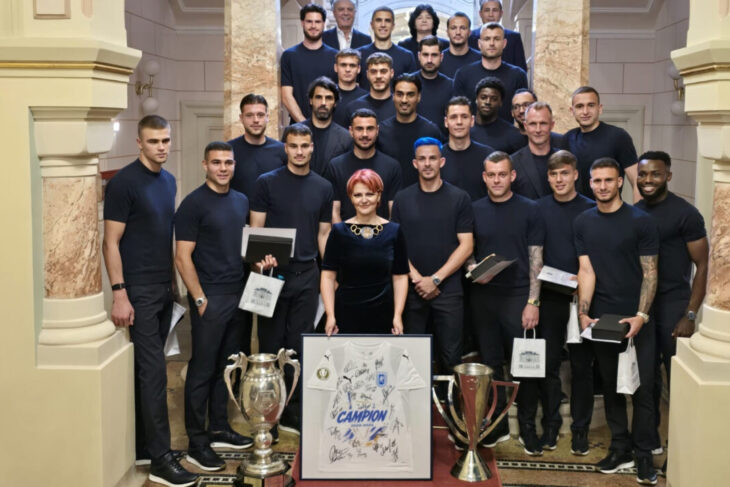 ceremonie-in-banie.-campionii-romaniei,-cetateni-de-onoare-ai-craiovei