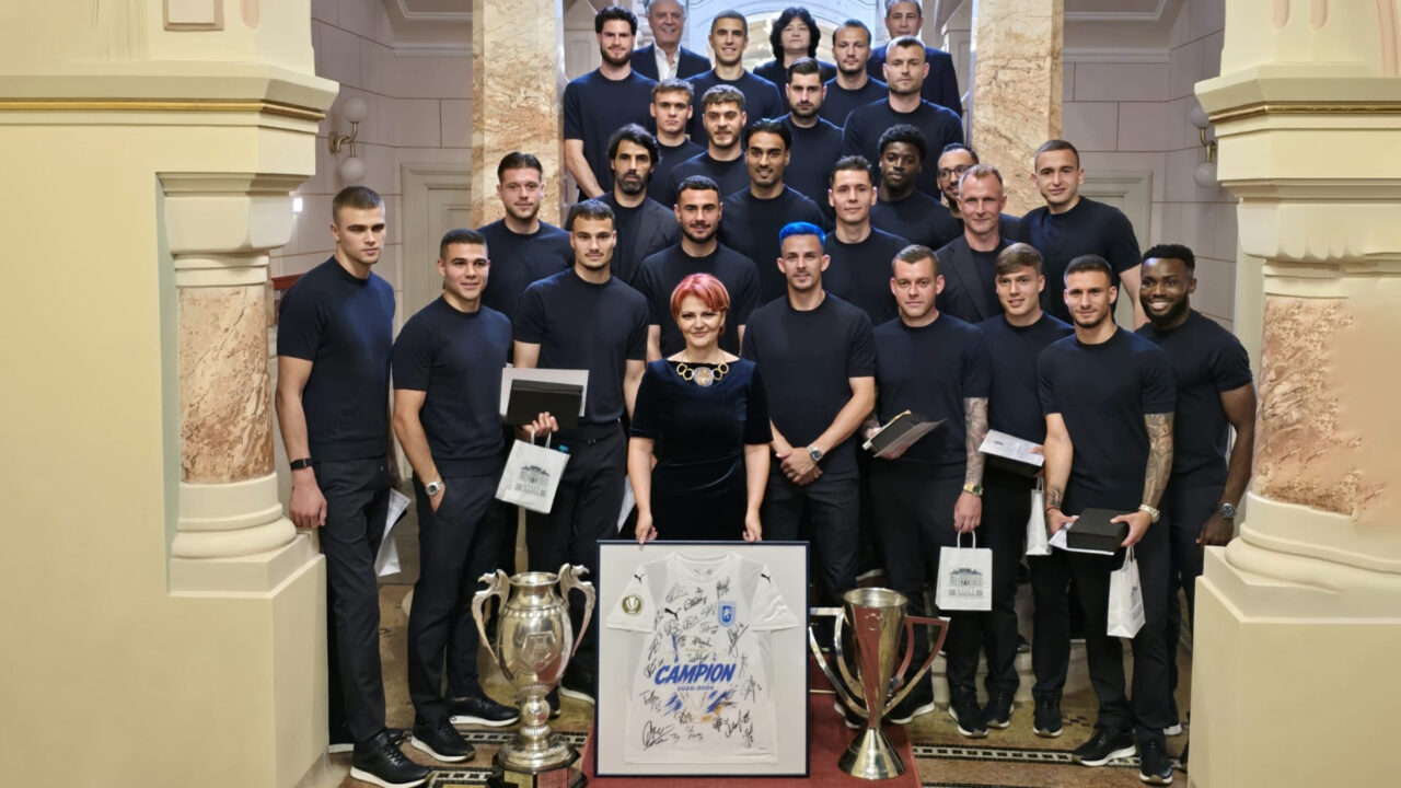ceremonie-in-banie.-campionii-romaniei,-cetateni-de-onoare-ai-craiovei