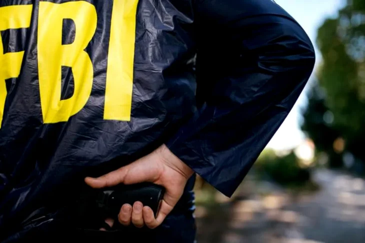 atac-armat-la-casa-alba-suspectul-a-fost-impuscat-mortal-de-secret-service.-a-scos-o-arma-din-geanta-si-a-inceput-sa-traga-asupra-ofiterilor