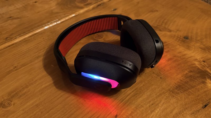 casti-cu-microfon-pentru-birou-sau-gaming:-greselile-care-iti-pot-strica-apelurile,-meciurile-si-banii