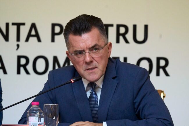 dan-dungaciu:-”-romania-risca-iarasi-sa-cada-intre-scaune”