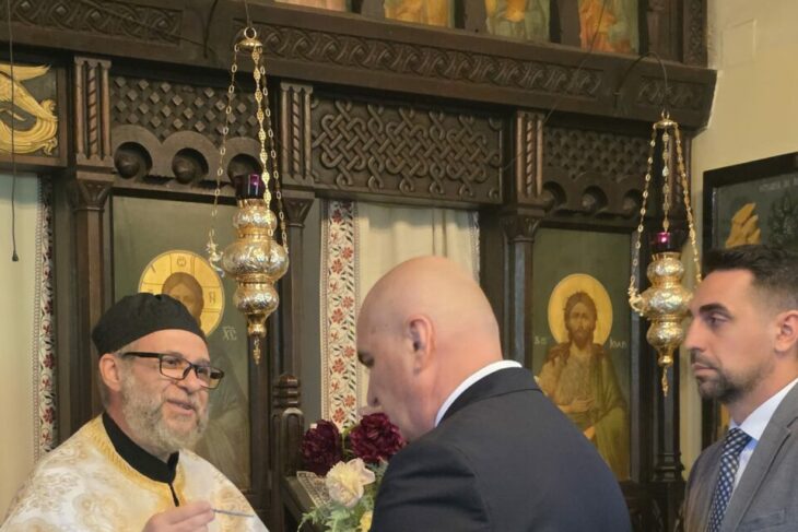 bolojan-a-povestit-cum-fost-abordat,-la-biserica,-cu-o-replica-veche-de-aproape-200-de-ani