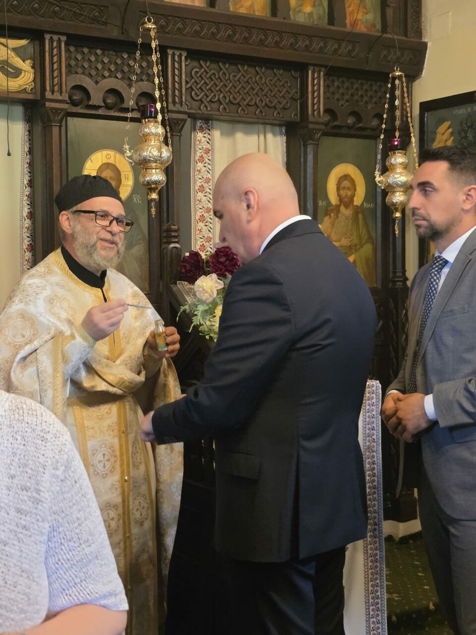 bolojan-a-povestit-cum-fost-abordat,-la-biserica,-cu-o-replica-veche-de-aproape-200-de-ani