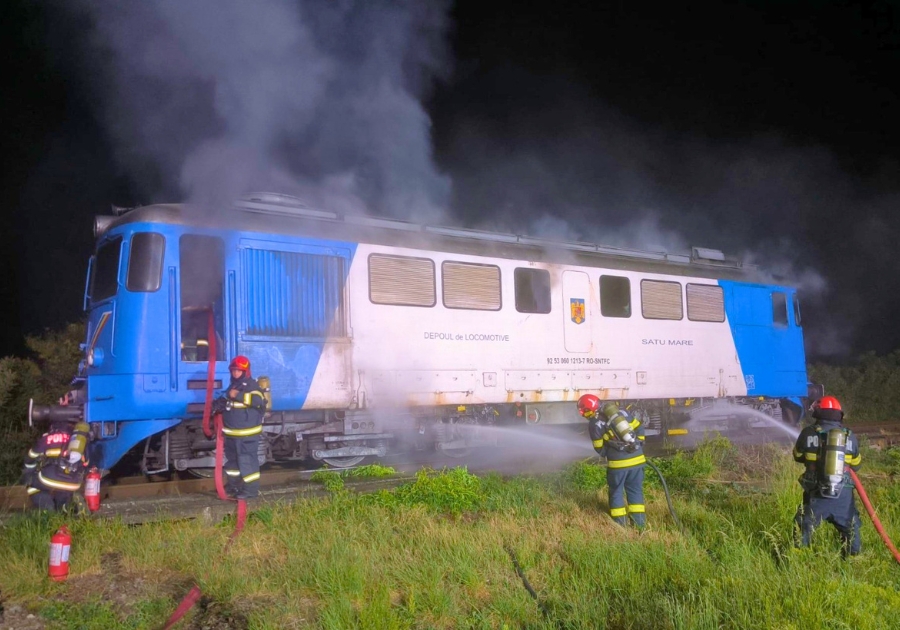 locomotiva-unui-tren-de-pasageri-a-luat-foc,-in-bihor.-care-a-fost-cauza-incendiului