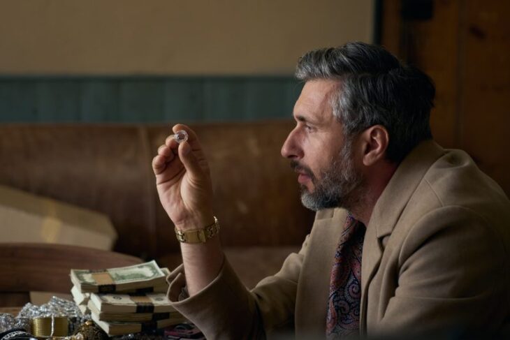 interviu-exclusiv-cu-dragos-bucur,-actorul-roman-din-fuze:-diversiune-exploziva,-thrillerul-strain-cu-staruri-din-bullet-train,-the-white-lotus-si-avatar