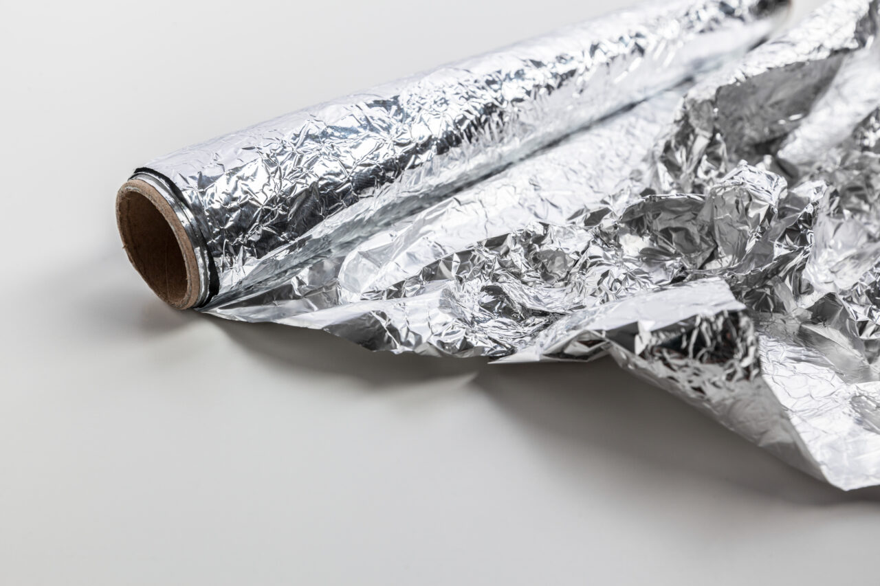de-ce-sa-pui-folie-de-aluminiu-la-ferestre,-incepand-chiar-de-azi,-potrivit-expertilor