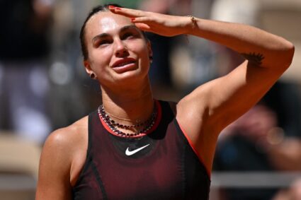 aryna-sabalenka-i-a-lasat-pe-toti-masca-la-roland-garros:-a-aparut-cu-diamante-de-23-de-carate!