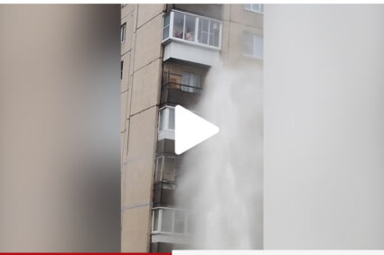 jet-cu-apa-clocotita-inalt-de-12-etaje-rupe-asfaltul-in-sankt-petersburg