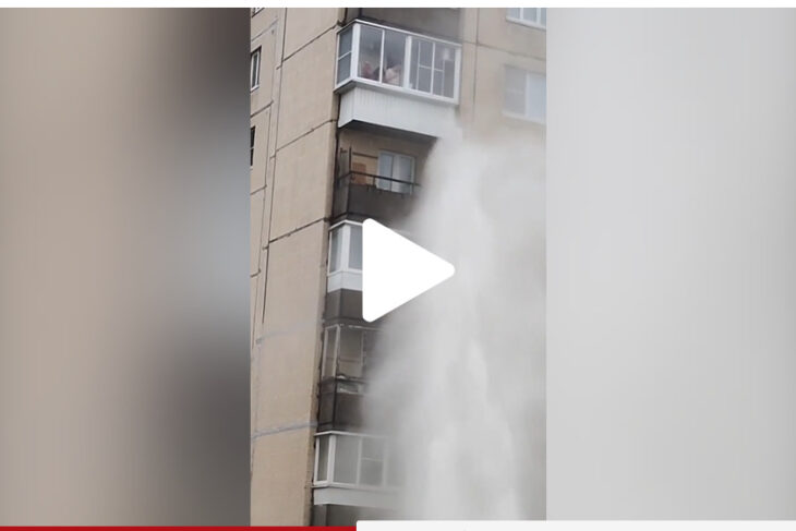 jet-cu-apa-clocotita-inalt-de-12-etaje-rupe-asfaltul-in-sankt-petersburg
