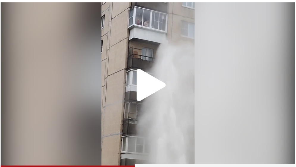 jet-cu-apa-clocotita-inalt-de-12-etaje-rupe-asfaltul-in-sankt-petersburg