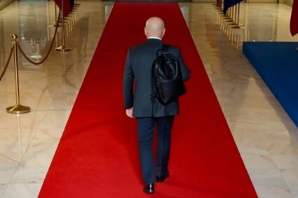 bolojan-intoarce-spatele-crizei-din-romania-si-pleaca-la-chisinau.-premierul-demis-merge-in-moldova-la-un-eveniment-dedicat-primarilor-de-peste-prut