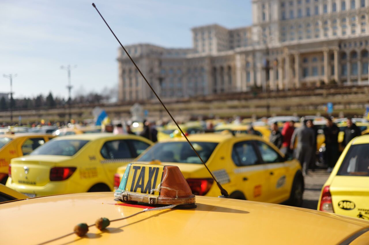 taxi-cartel-pe-otopeni.consiliul-concurentei-a-amendat-cotar-si-18-companii-care-s-au-asociat-ca-sa-elimine-de-pe-piata-un-operator-de-transport-care-opera-aeroport