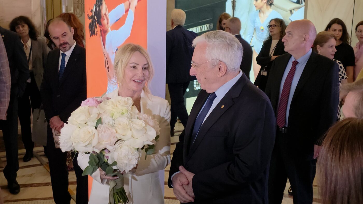 ce-a-primit-nadia-comaneci-de-la-mugur-isarescu.-apoi,-discursul-guvernatorului-bnr-a-impresionat-o-profund