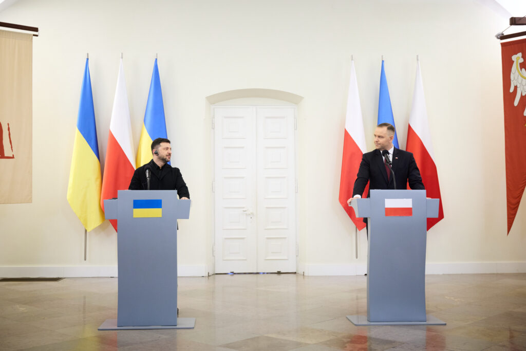 fisuri-intre-varsovia-si-kiev:-presedintele-poloniei-vrea-sa-i-retraga-lui-zelenski-o-decoratie
