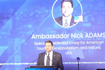 nick-adams-stia-ca-romanii-au-mancare-buna-si-femei-frumoase