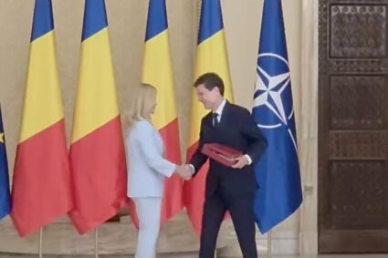 nadia-comaneci,-decorata-de-nicusor-dan!-zeita-de-la-montreal-a-primit-la-cotroceni-ordinul-national-steaua-romaniei-in-grad-de-mare-cruce