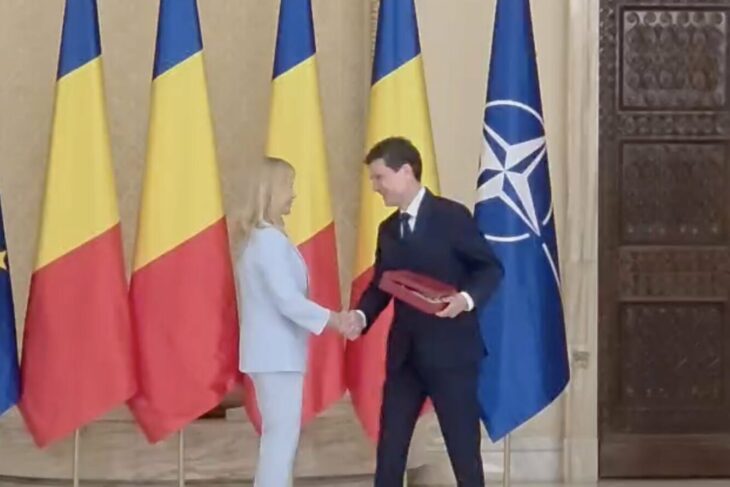 nadia-comaneci,-decorata-de-nicusor-dan!-zeita-de-la-montreal-a-primit-la-cotroceni-ordinul-national-steaua-romaniei-in-grad-de-mare-cruce