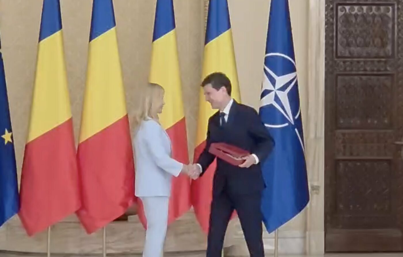 nadia-comaneci,-decorata-de-nicusor-dan!-zeita-de-la-montreal-a-primit-la-cotroceni-ordinul-national-steaua-romaniei-in-grad-de-mare-cruce