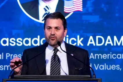 nick-adams,-trimisul-special-al-lui-donald-trump:-le-as-spune-romanilor-ca-ar-trebui-sa-aleaga-lideri-care-sa-puna-poporul-roman-pe-primul-loc,-care-sa-aiba-relatii-bune-cu-aliatii-si-care-sa-fie-lideri-inteligenti
