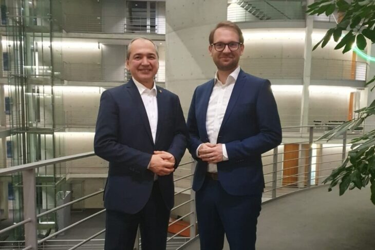 un-roman-a-castigat-al-doilea-mandat-de-primar-in-germania.-el-l-a-invins-pe-candidatul-extremei-drepte